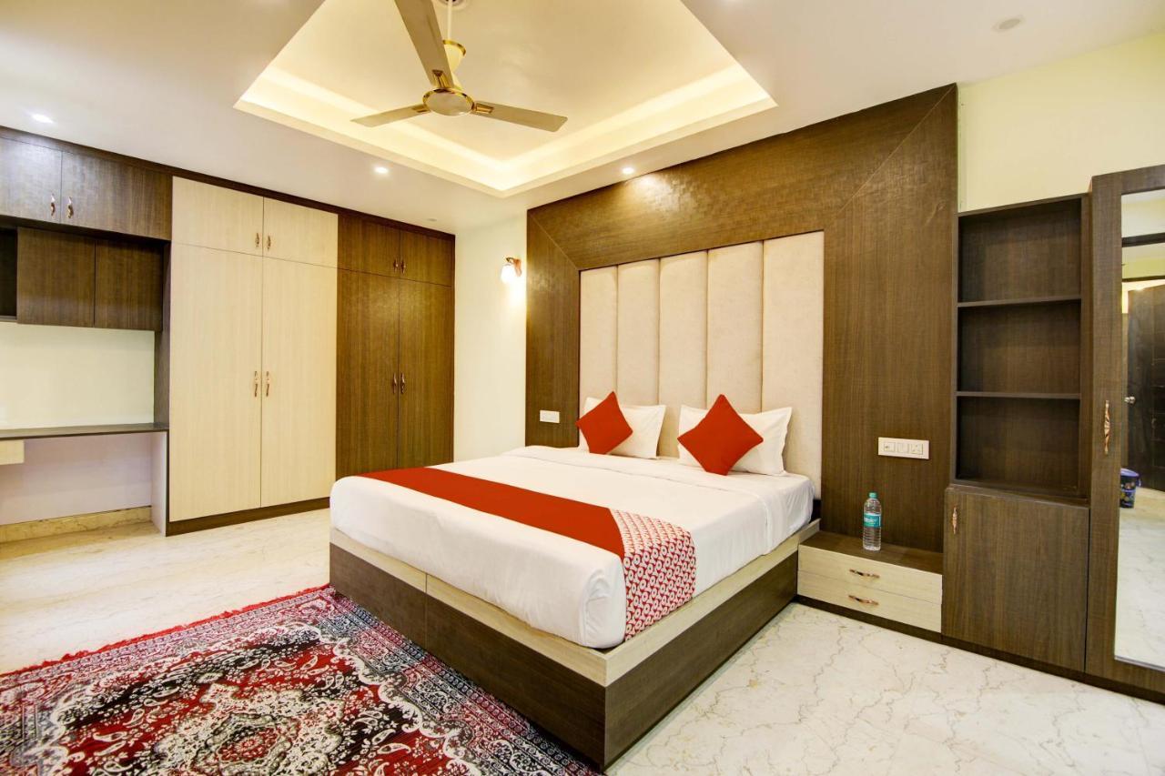 Oyo White House Hotel Noida Exterior foto