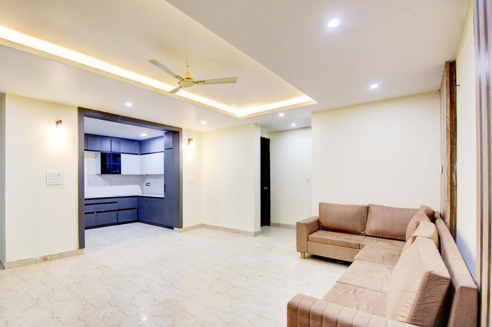 Oyo White House Hotel Noida Exterior foto